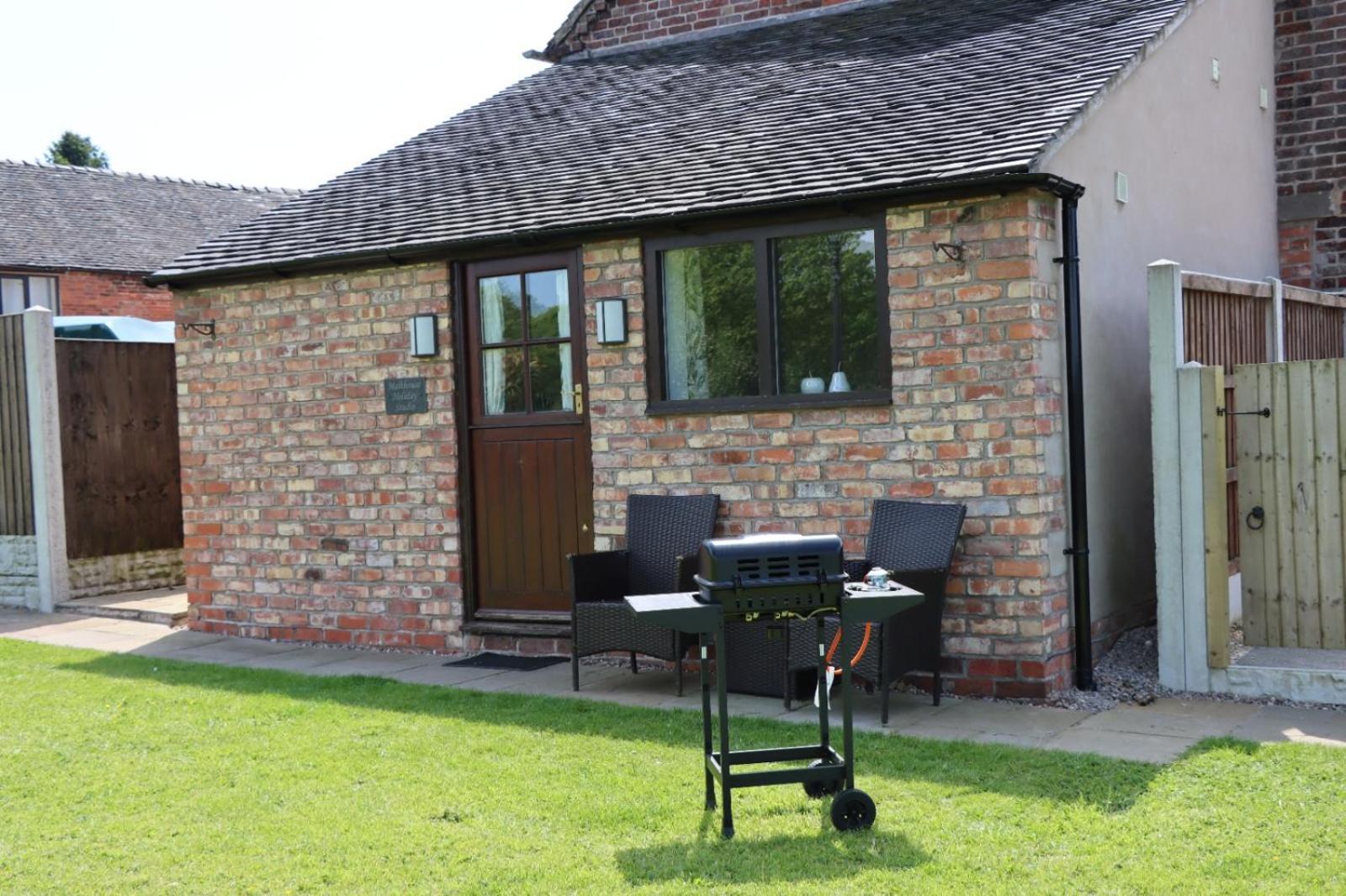 Malthouse Farm Cottage Studio Dilhorne Exterior photo